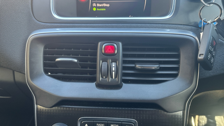 Volvo V40 T2 [122] R DESIGN Pro 5dr Geartronic Petrol Hatchback